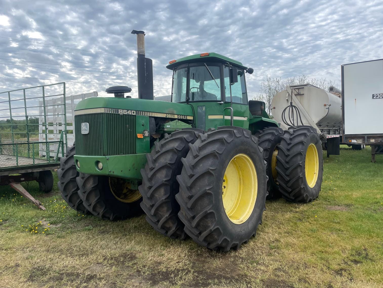 John Deere 8640 Equipment Image0