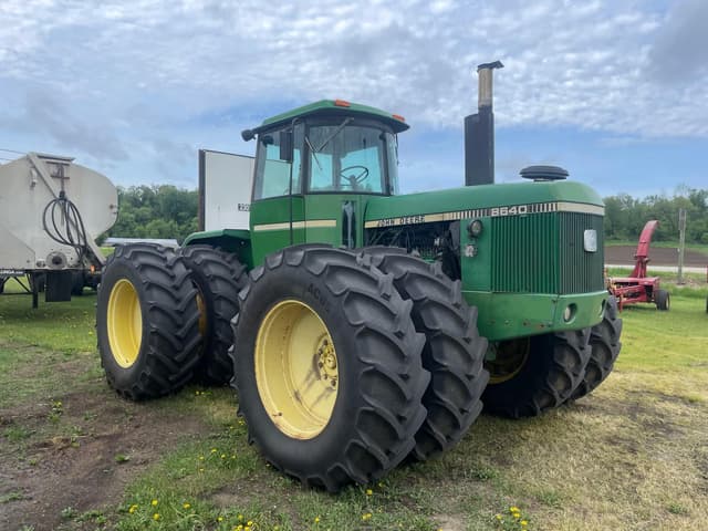 Image of John Deere 8640 equipment image 1