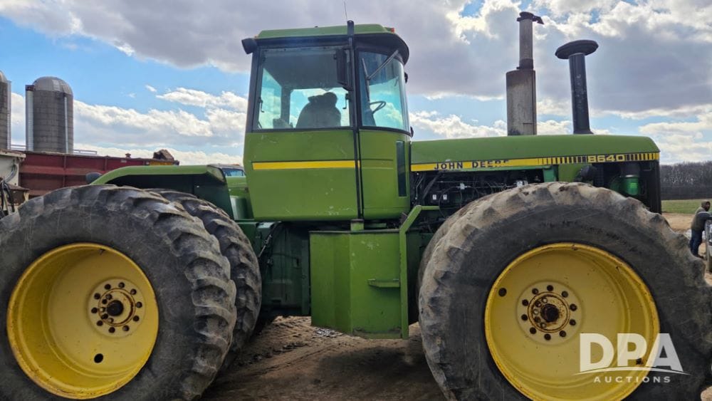 John Deere 8640 Equipment Image0