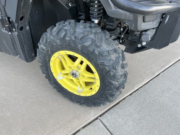 Image of John Deere XUV 865R equipment image 1