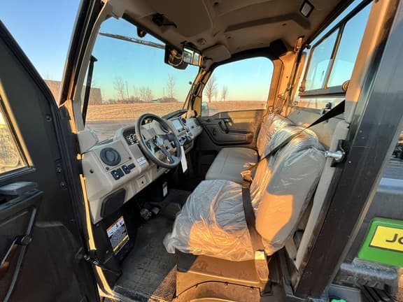 Image of John Deere XUV 865R equipment image 3