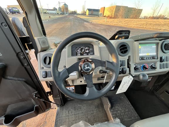 Image of John Deere XUV 865R equipment image 4