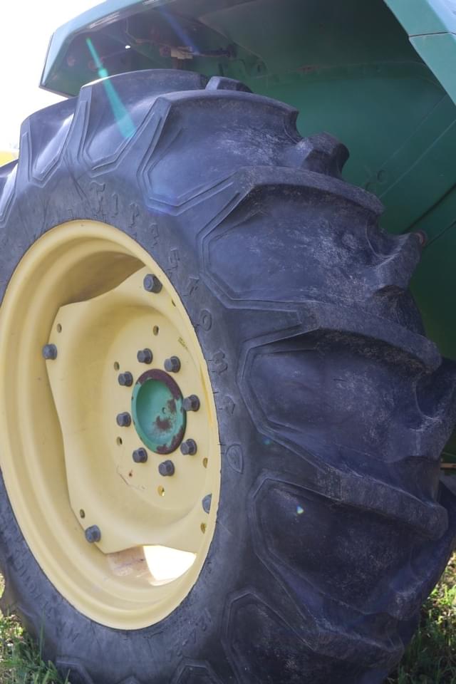 Image of John Deere 870 equipment image 3