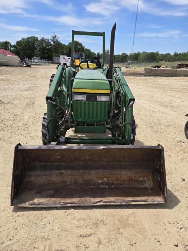 Image of John Deere 870 equipment image 1