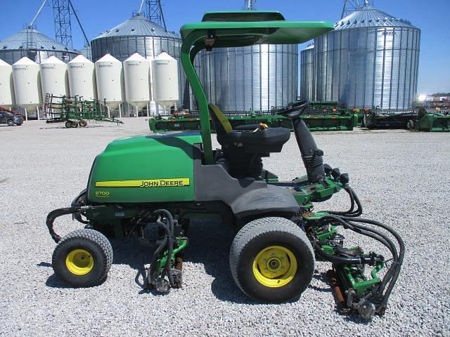 Image of John Deere 8700 equipment image 3