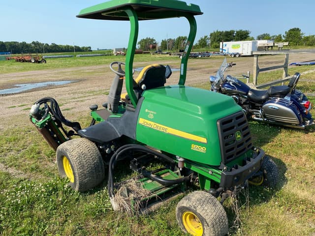 Image of John Deere 8700 equipment image 2