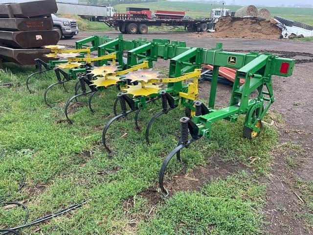 Image of John Deere 875 equipment image 2
