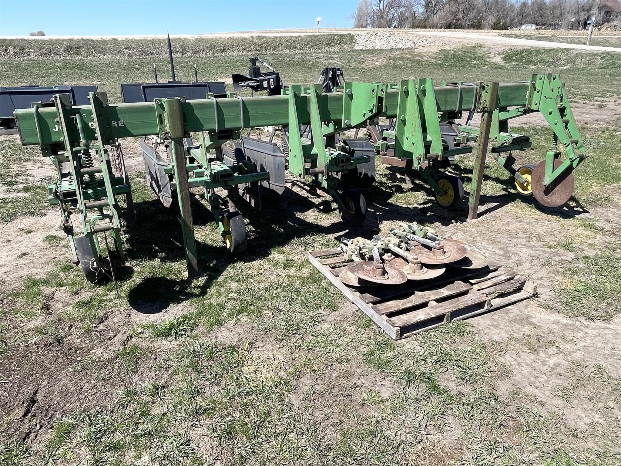 Main image John Deere 875