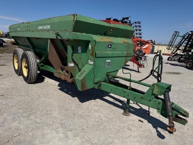 Image of John Deere 876 Primary image