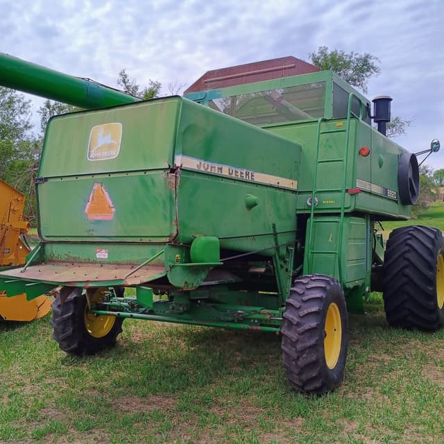 Image of John Deere 8820 Titan II equipment image 2
