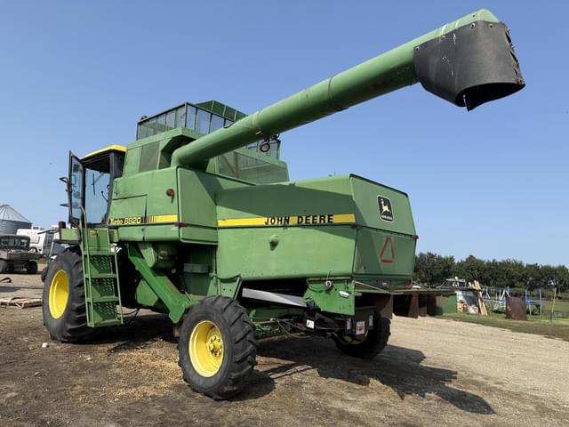 Image of John Deere 8820 Turbo equipment image 2