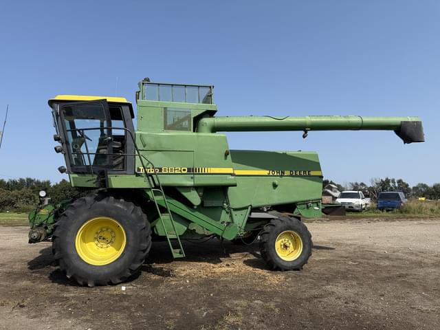 Image of John Deere 8820 Turbo equipment image 1