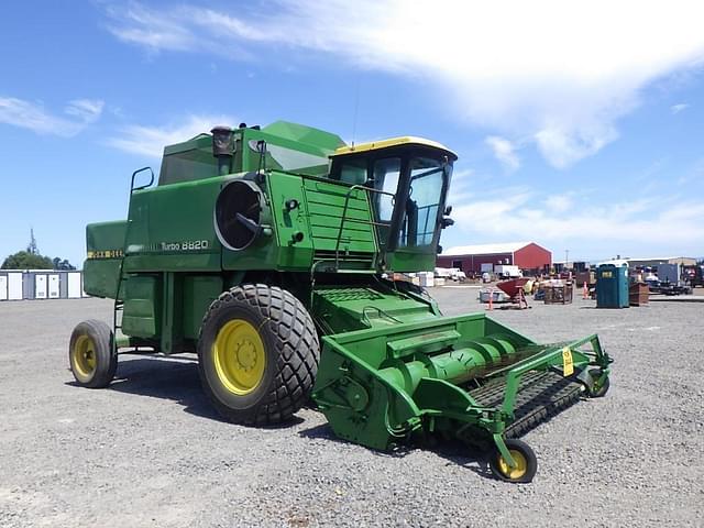 Image of John Deere 8820 equipment image 1