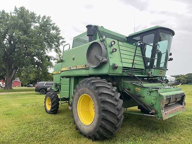 Image of John Deere 8820 Turbo equipment image 2