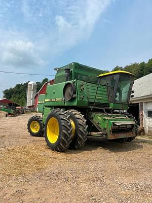 John Deere 8820 Image