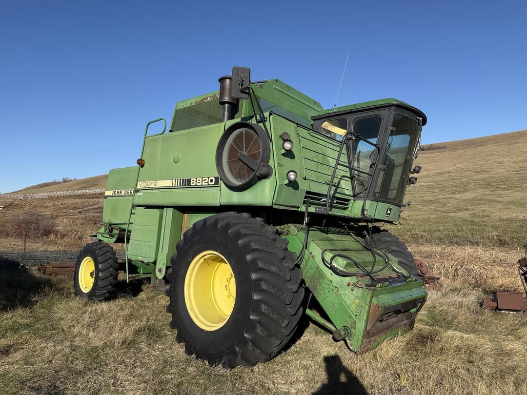 Image of John Deere 8820 Primary image