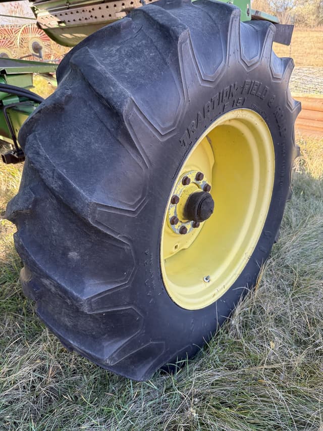 Image of John Deere 8820 equipment image 4