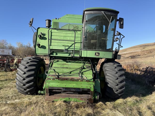 Image of John Deere 8820 equipment image 1