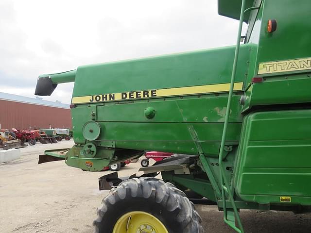 Image of John Deere 8820 Titan II equipment image 4