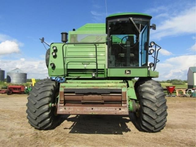 Image of John Deere 8820 equipment image 1