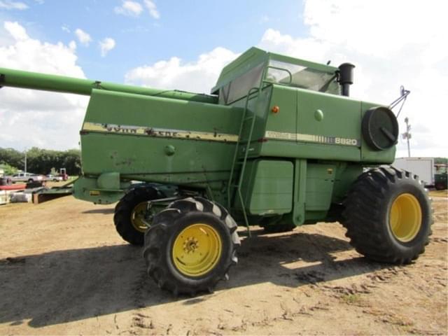 Image of John Deere 8820 equipment image 3