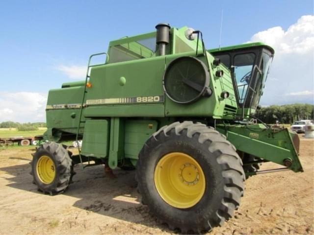 Image of John Deere 8820 equipment image 2