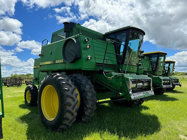 Image of John Deere 8820 Titan II equipment image 1