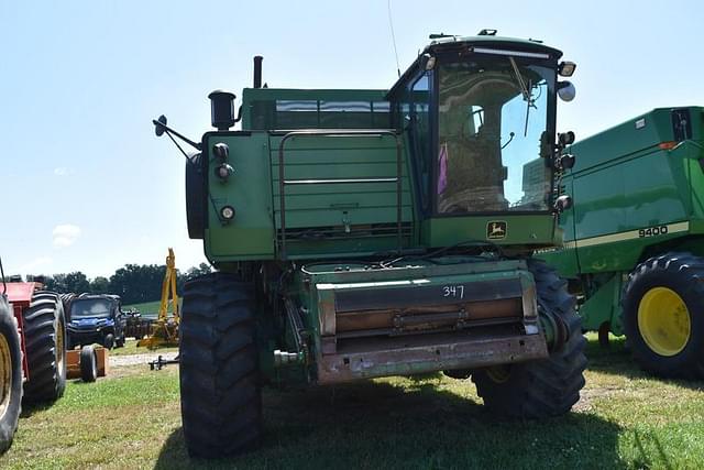 Image of John Deere 8820 equipment image 1