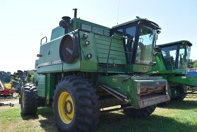 Image of John Deere 8820 equipment image 2