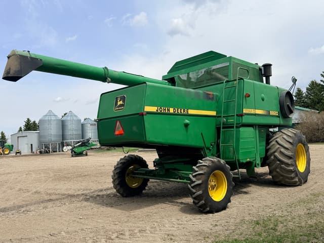 Image of John Deere 8820 Titan II equipment image 4