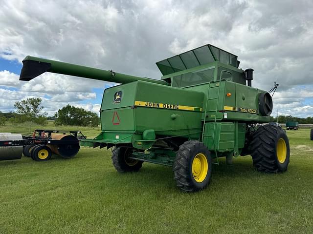 Image of John Deere 8820 Turbo equipment image 2