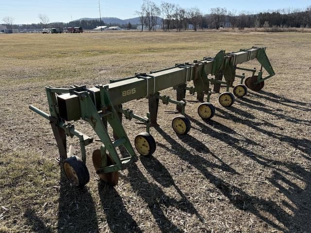 Image of John Deere 885 equipment image 1