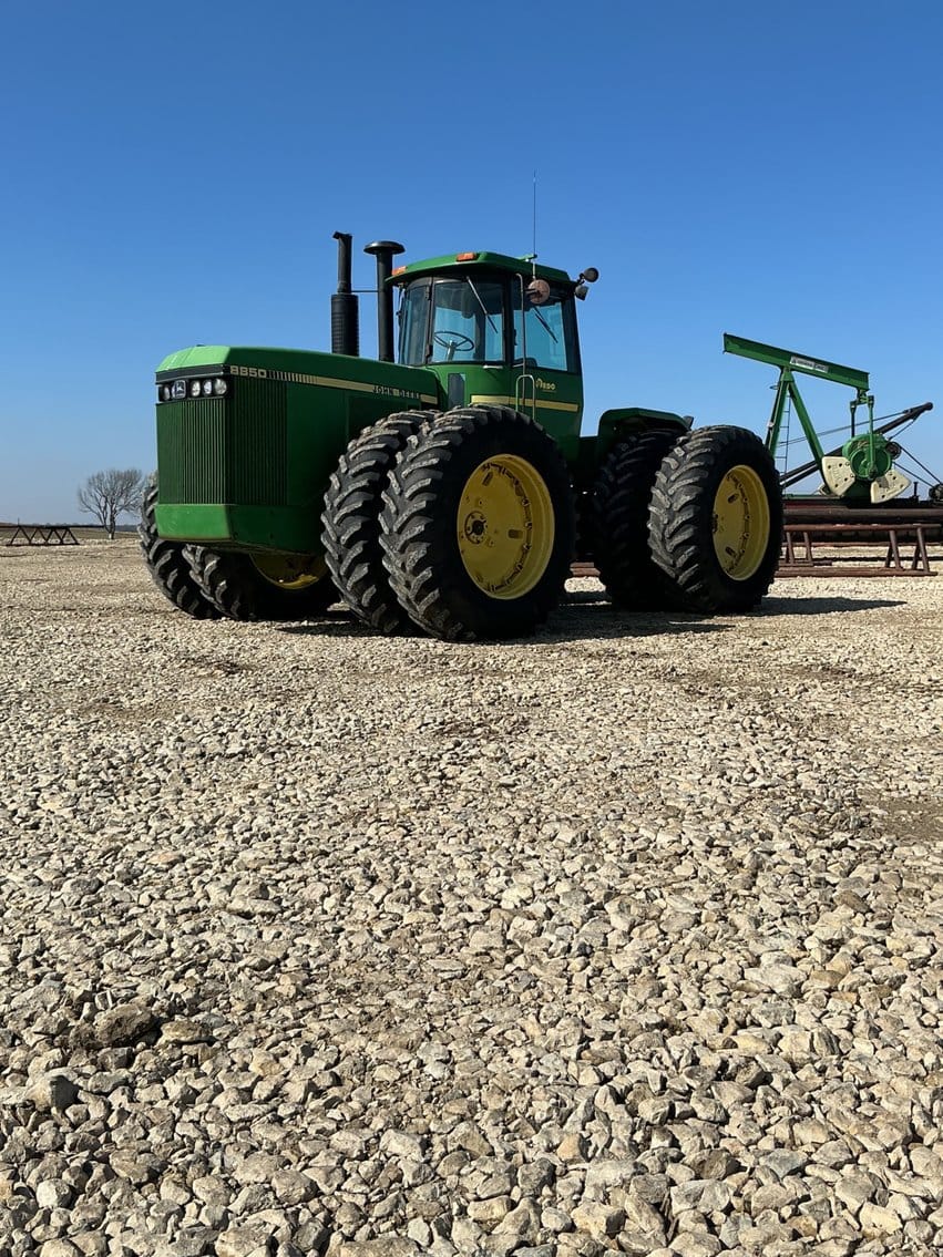 John Deere 8850 Equipment Image0