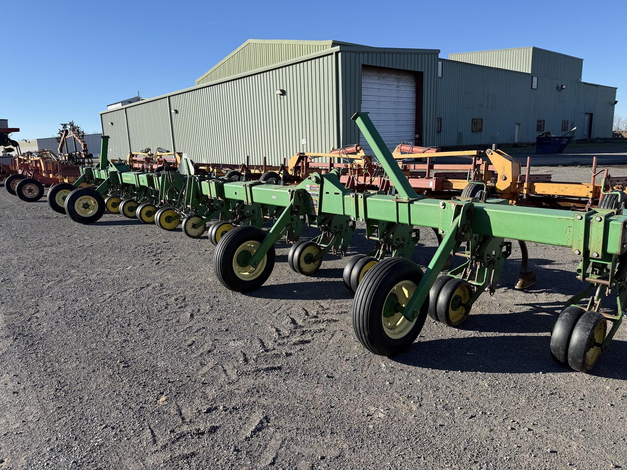 John Deere 886 Equipment Image0