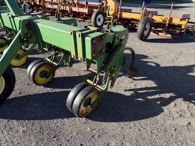 Image of John Deere 886 equipment image 1