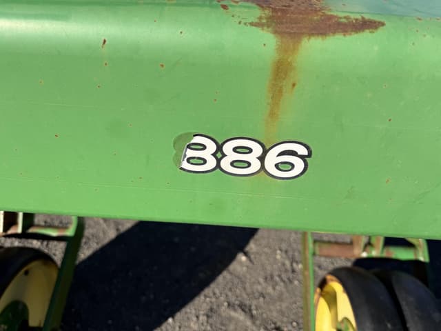 Image of John Deere 886 equipment image 4