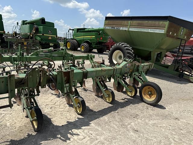 Image of John Deere 886 equipment image 1