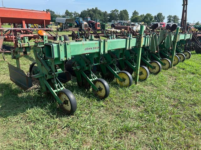 Image of John Deere 886 equipment image 1