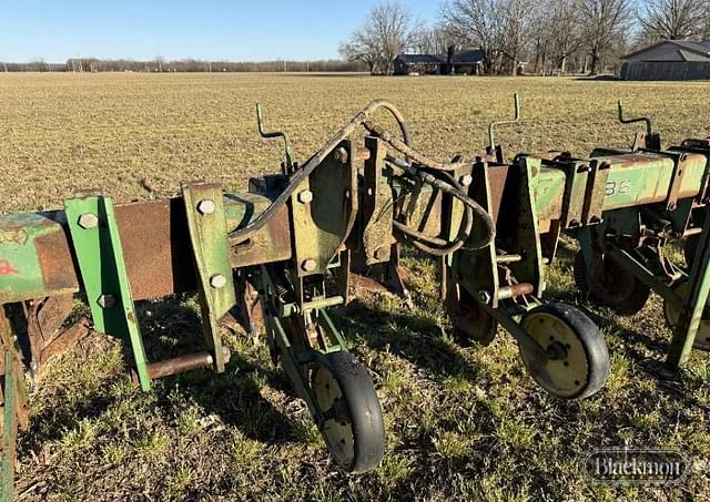 Image of John Deere 886 equipment image 1