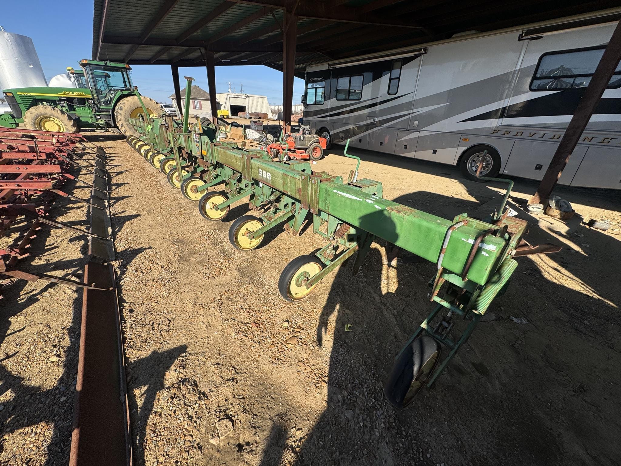 John Deere 886 Equipment Image0