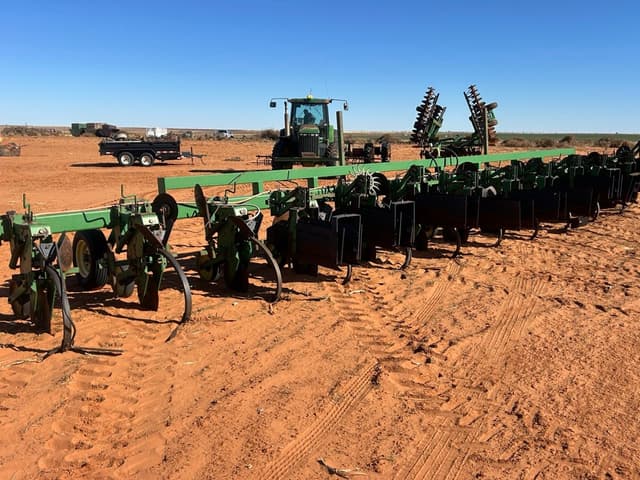 Image of John Deere 886 equipment image 1