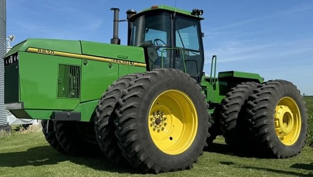 Image of John Deere 8870 equipment image 1