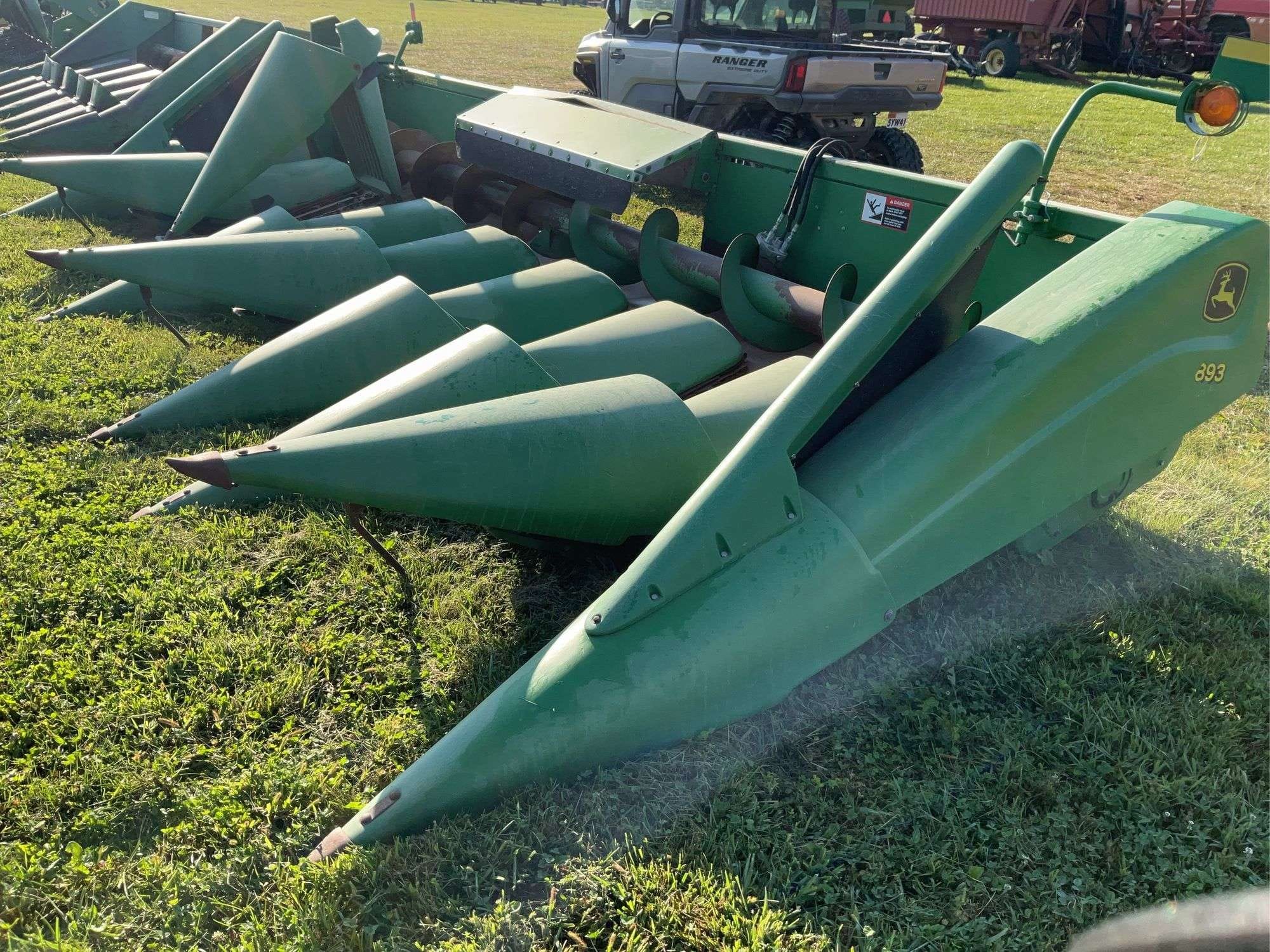 John Deere 893 Equipment Image0