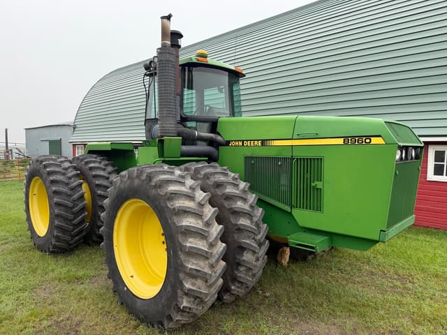Image of John Deere 8960 equipment image 1