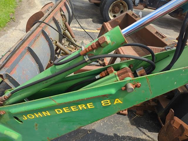Image of John Deere 8A equipment image 4