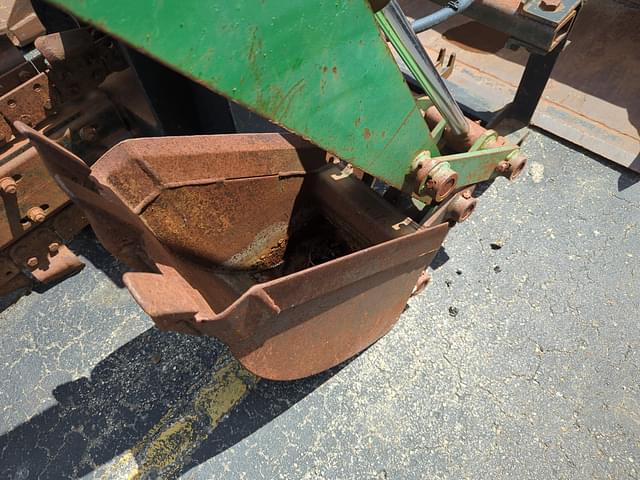 Image of John Deere 8A equipment image 2
