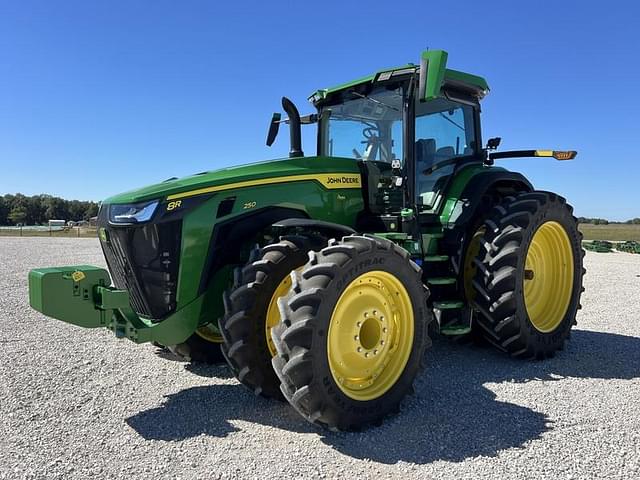 Image of John Deere 8R 250 equipment image 2