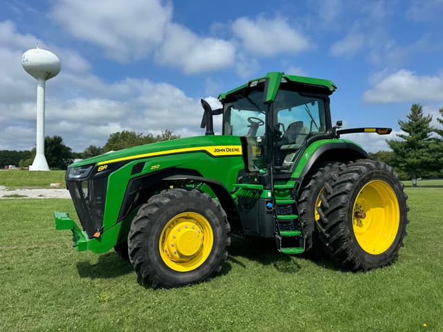 Image of John Deere 8R 250 equipment image 2