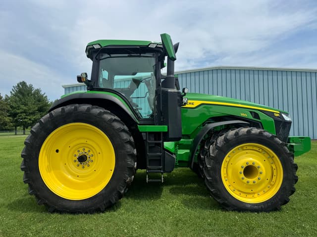 Image of John Deere 8R 250 equipment image 1