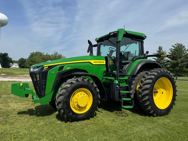 Image of John Deere 8R 250 equipment image 2
